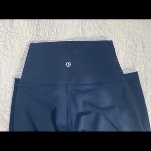 COPY - Size 0 Wunder Train High-Rise Crop 21’’ Navy leggings. Worn Once!